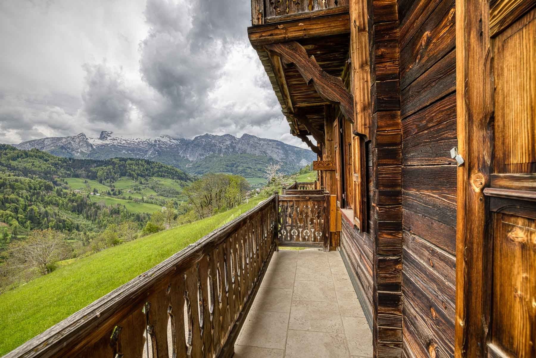 chalet 10 Rooms for sale on MANIGOD (74230)