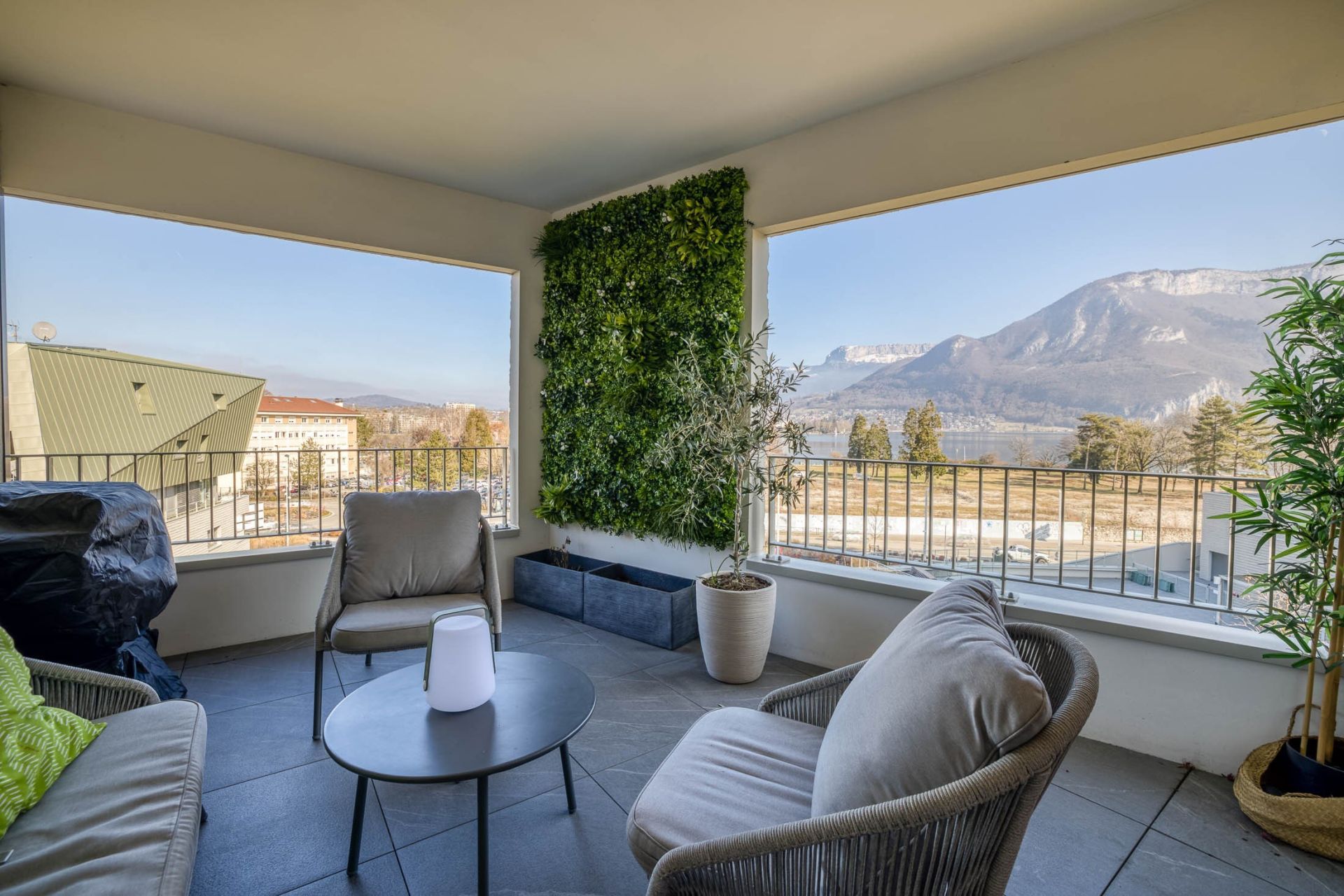 apartment 3 Rooms for sale on ANNECY (74000)